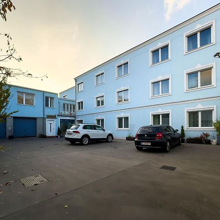 Pension Erlaa Виена Екстериор снимка